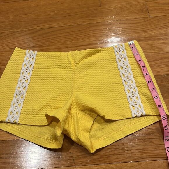 Lilly Pulitzer Lisa short yellow white lace size 4. - Picture 7 of 9